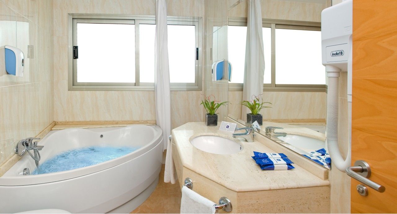 Hotel Rh Gijon & Spa กันดิอา ภายนอก รูปภาพ